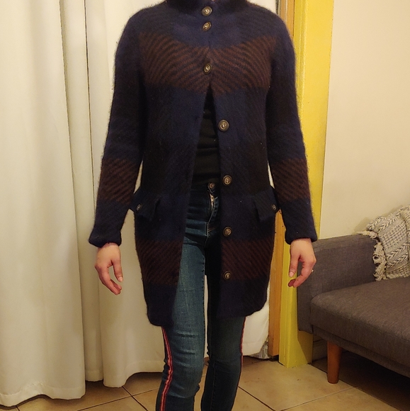 Sweaters - Picture 4 of 4